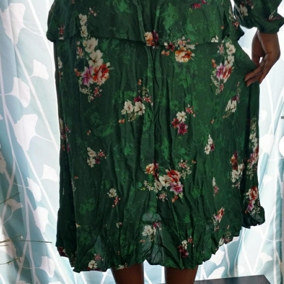 Full length modest Green Floral Maxi dress size 6 with measuremnts - Picture 2 of 4